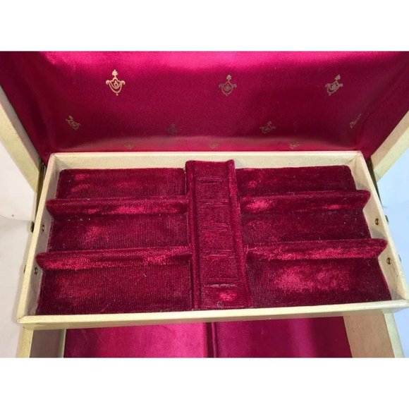 Vintage Musical Jewelry Box Red Interior - Picture 4 of 11